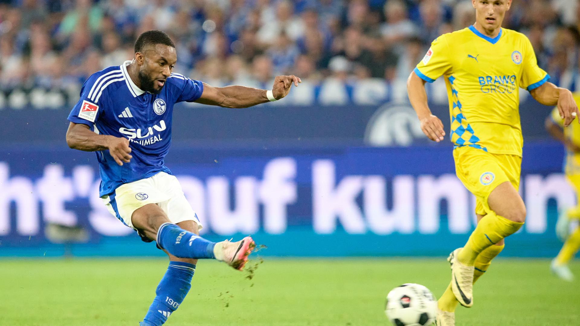 Schalkes Moussa Sylla in Aktion beim Spiel gegen Eintracht Braunschweig.