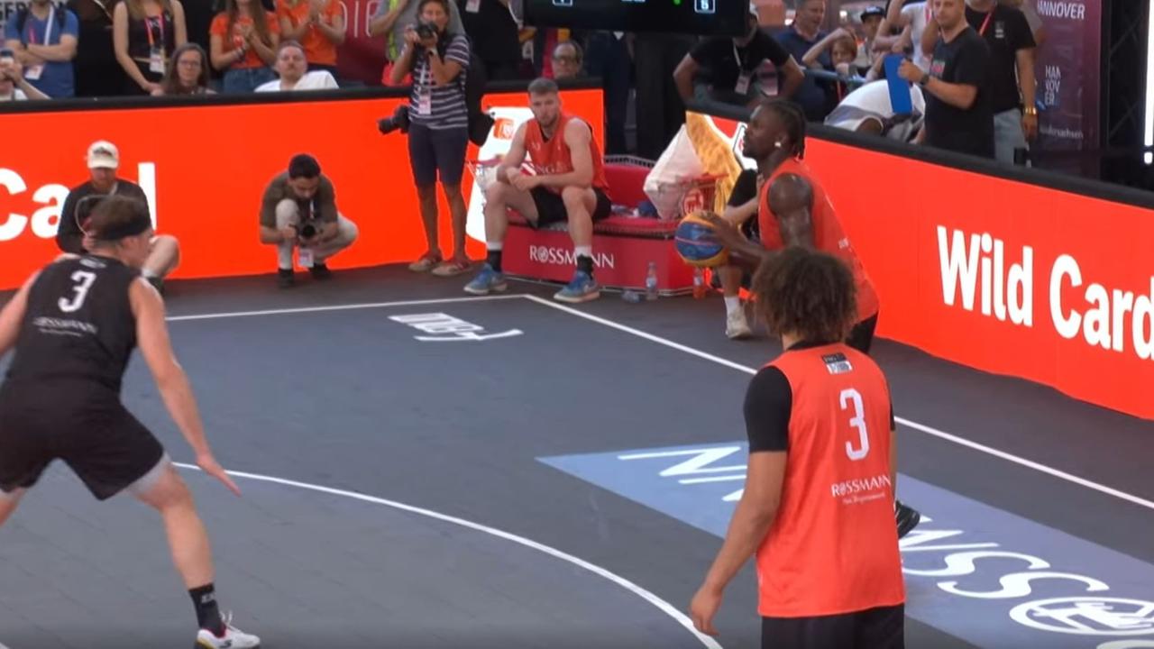Spielszene aus den 3x3 Basketball Finals Baskets Bonn gegen Frankfurt Skyliners