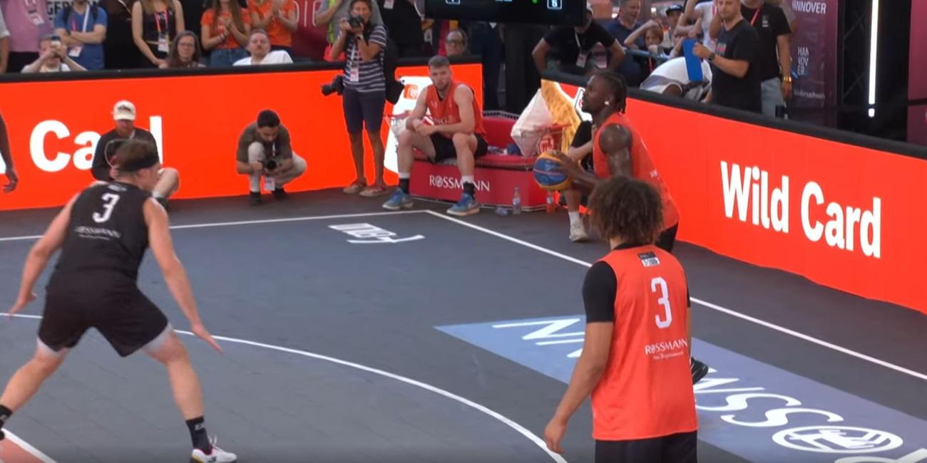 Spielszene aus den 3x3 Basketball Finals Baskets Bonn gegen Frankfurt Skyliners