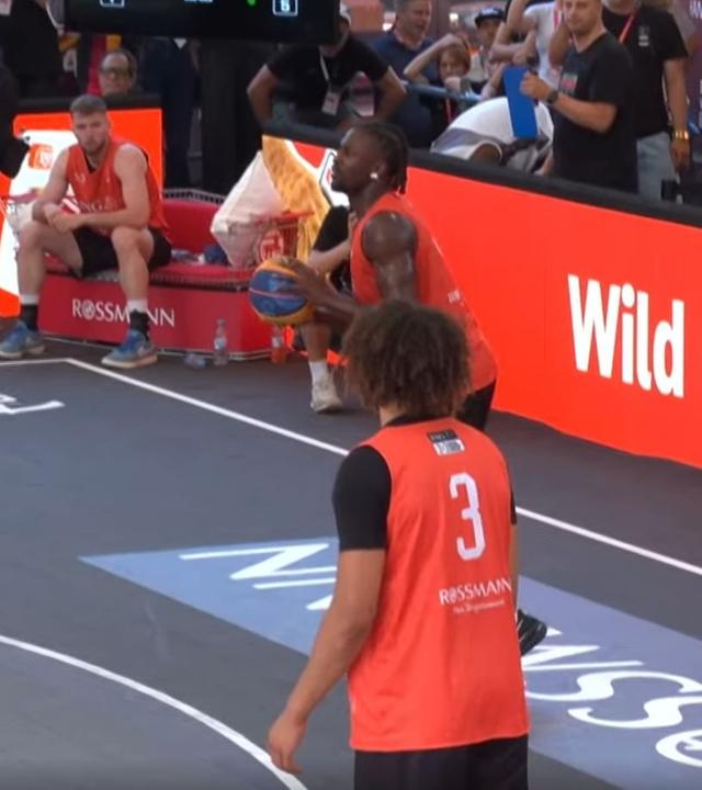 Spielszene aus den 3x3 Basketball Finals Baskets Bonn gegen Frankfurt Skyliners