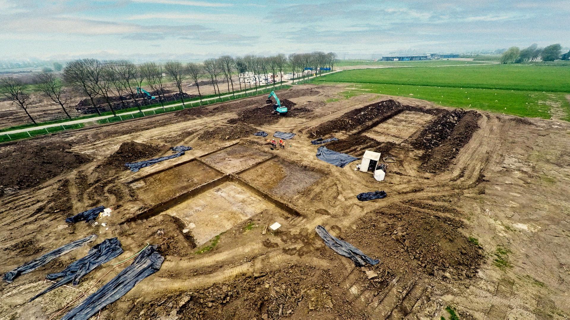 Eine Ansicht zeigt das 4.000 Jahre alte Stonehenge-ähnliche Heiligtum, das in Tiel, einer Stadt im Zentrum der Niederlande, entdeckt wurde. 
