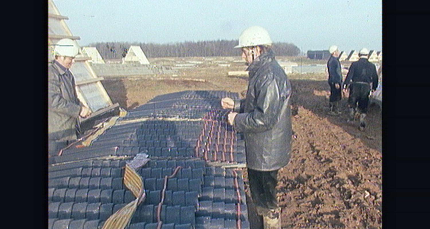 DDR-Arbeiter auf Baustelle für Ferienhäuser in Damp 1972