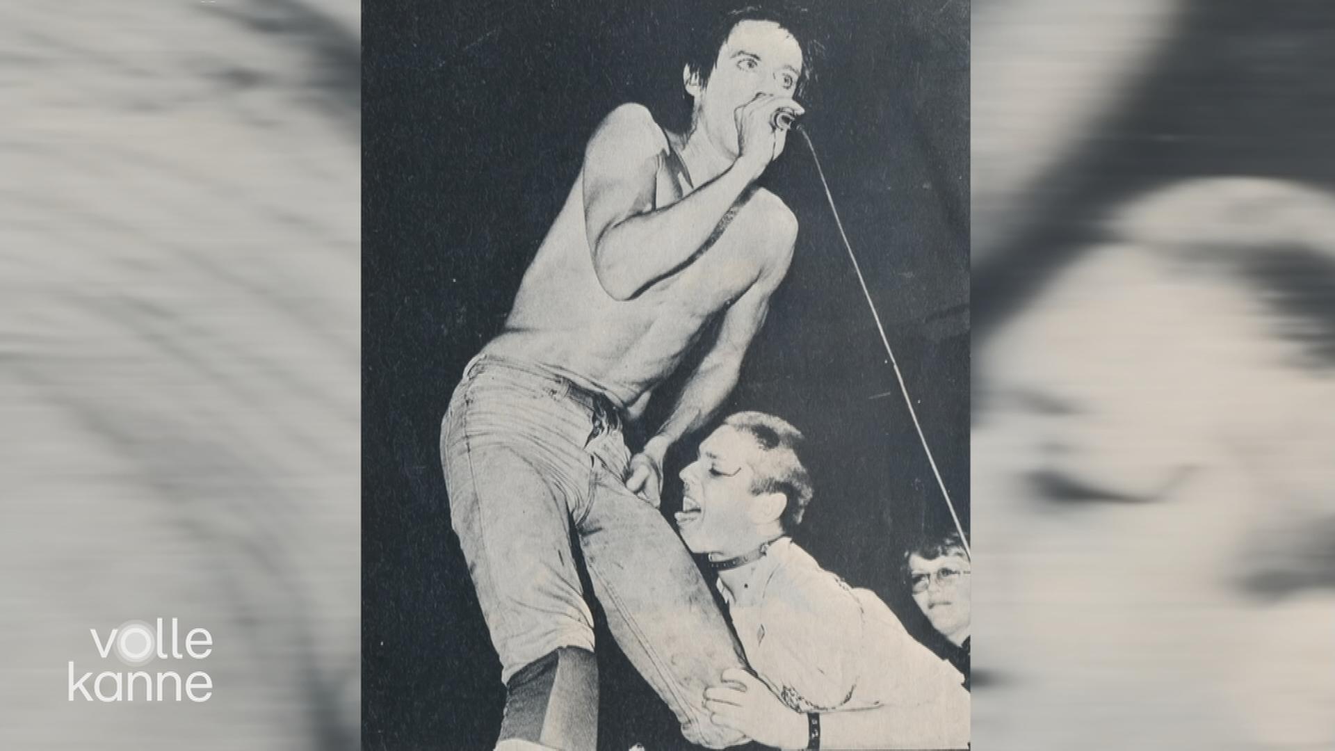 Jäki Eldorado beißt Iggy Pop 1977 während eines Konzerts ins Bein