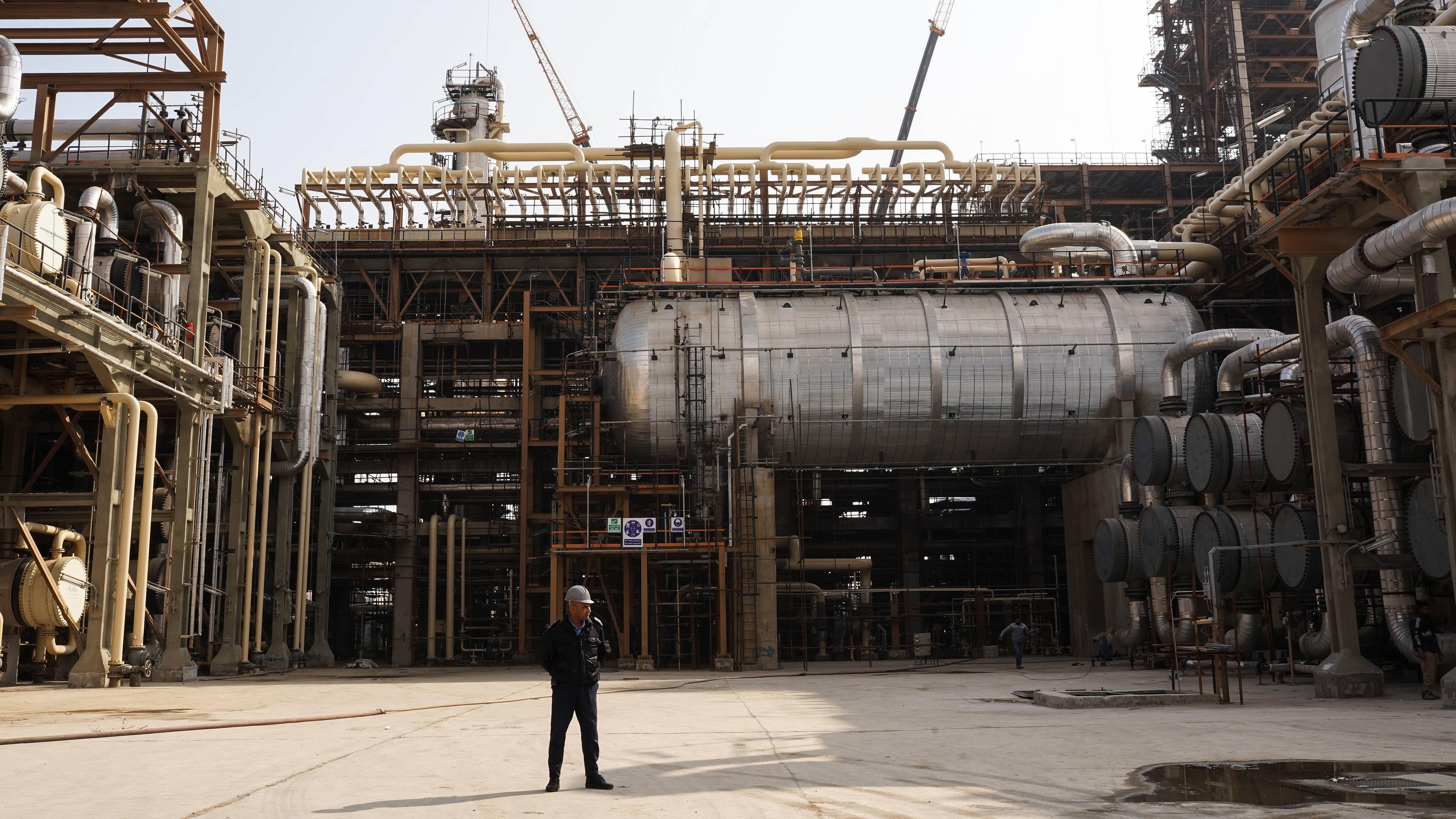 Die Raffinerie Abadan ist eine Ölraffinerie in Abadan nahe der Küste des Persischen Golfs