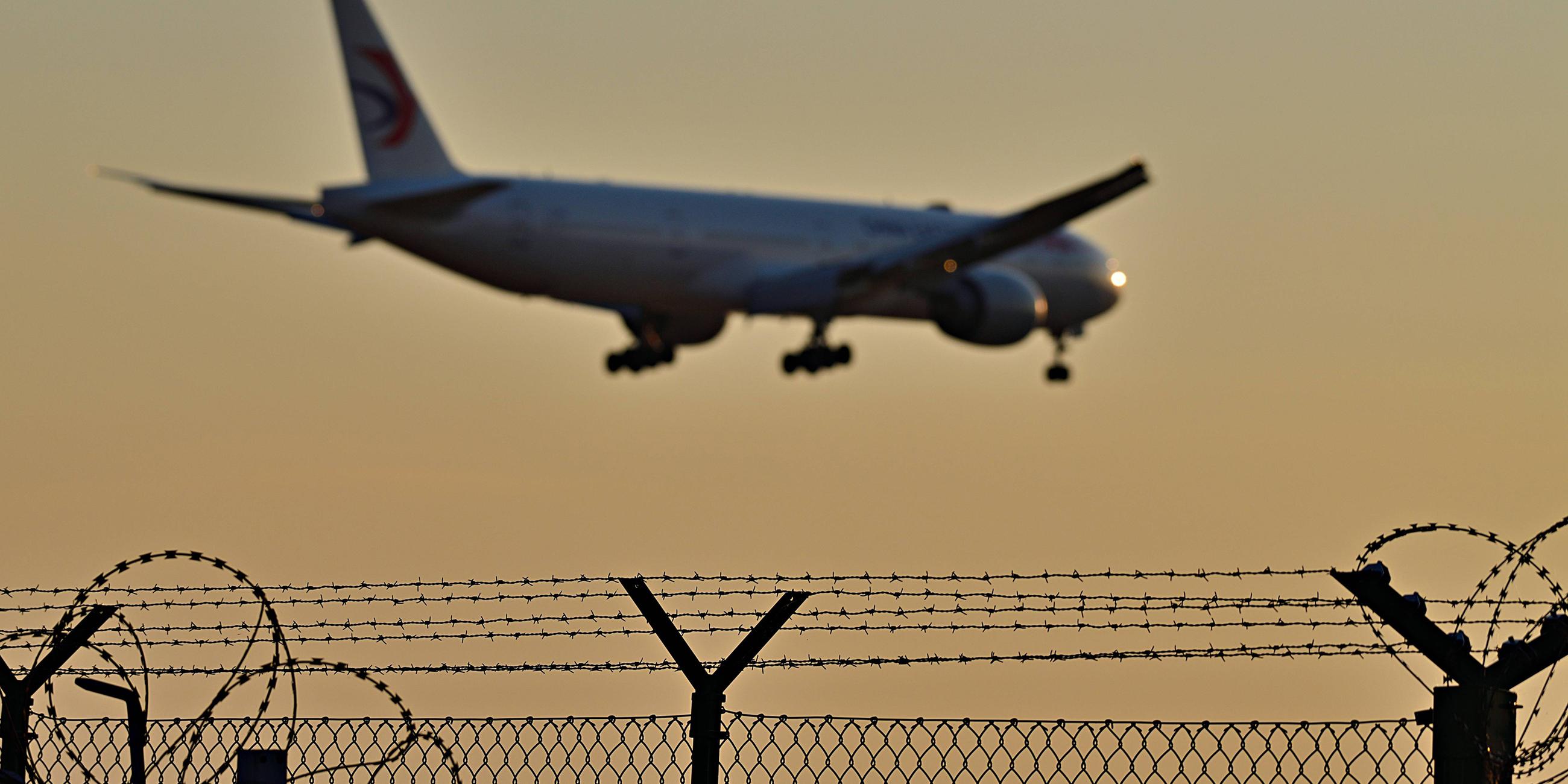 Symbolbild: Rückführung von Asylbewerbern mit einem Flugzeug