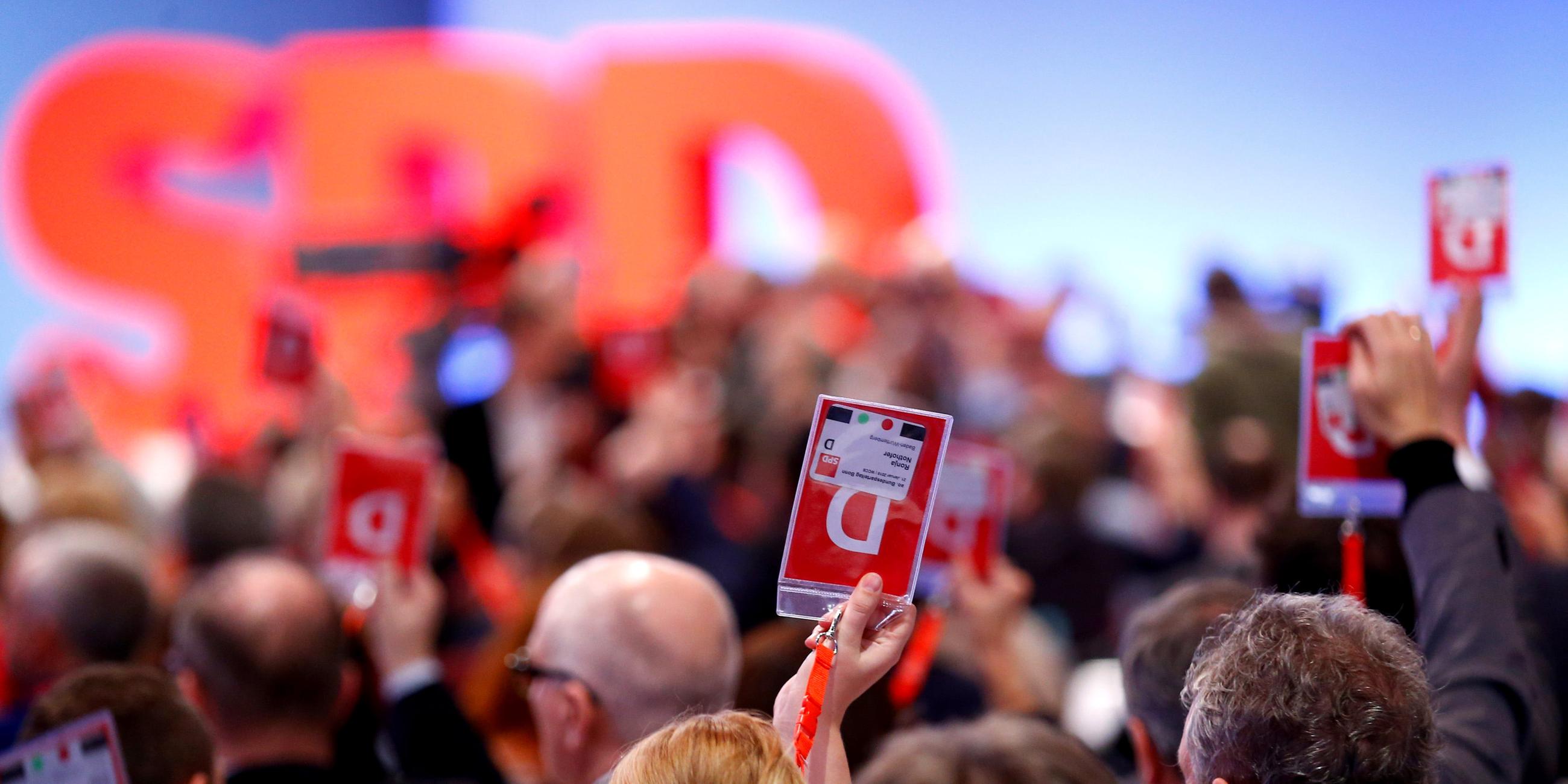 Delegierte stimmen am 21. Januar 2018 auf dem SPD-Sonderparteitag in Bonn