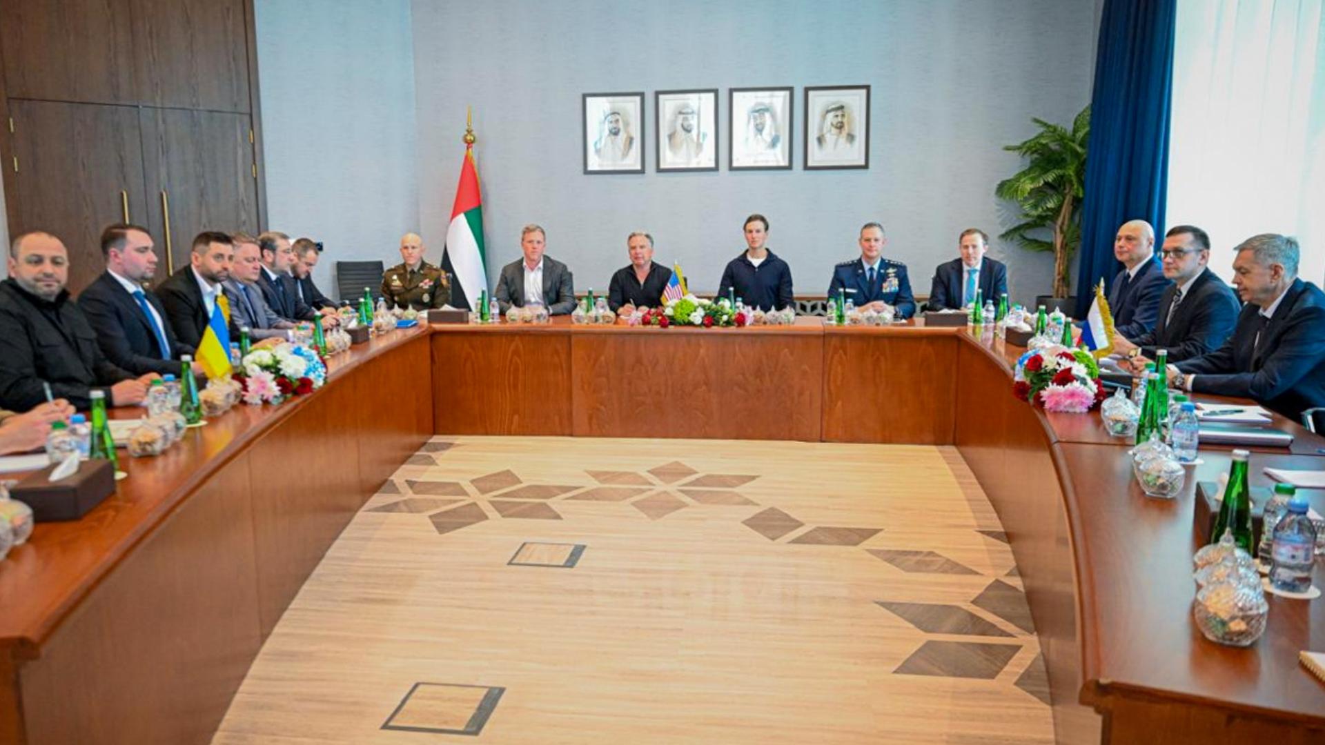 Friedensgespräche zwischen Russland, USA und Ukraine in Abu Dhabi