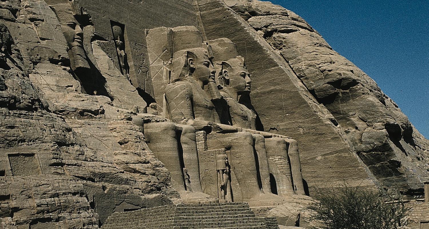 "Schätze des alten Ägypten - Der Große Tempel des Ramses ": Kolossalstatuen vor dem Felsentempel Ramses II. in Abu Simbel.
