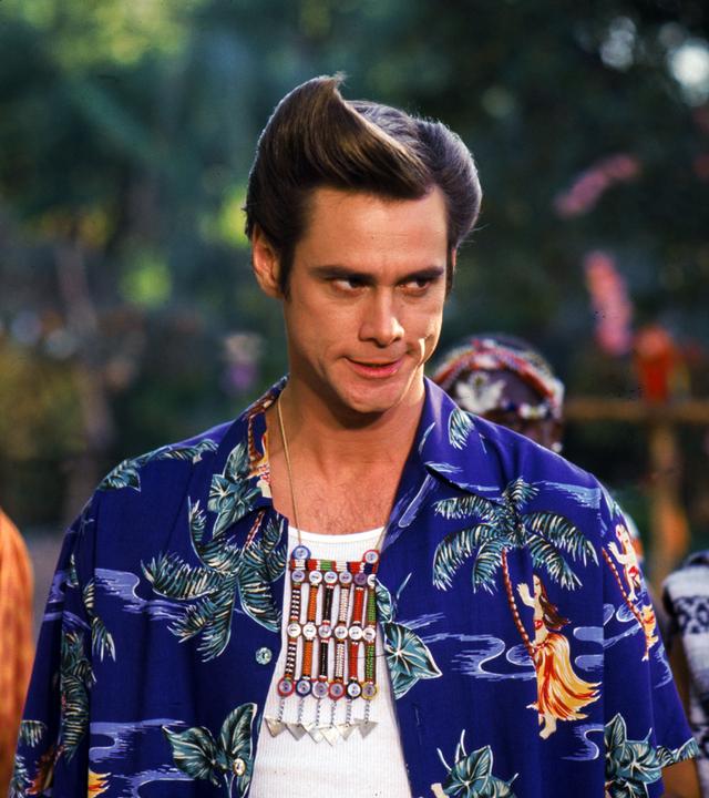 Sogar im Dschungel zieht Tierdetektiv Ace Ventura (Jim Carrey) mit seinem verrückten Verhalten alle Blicke auf sich.