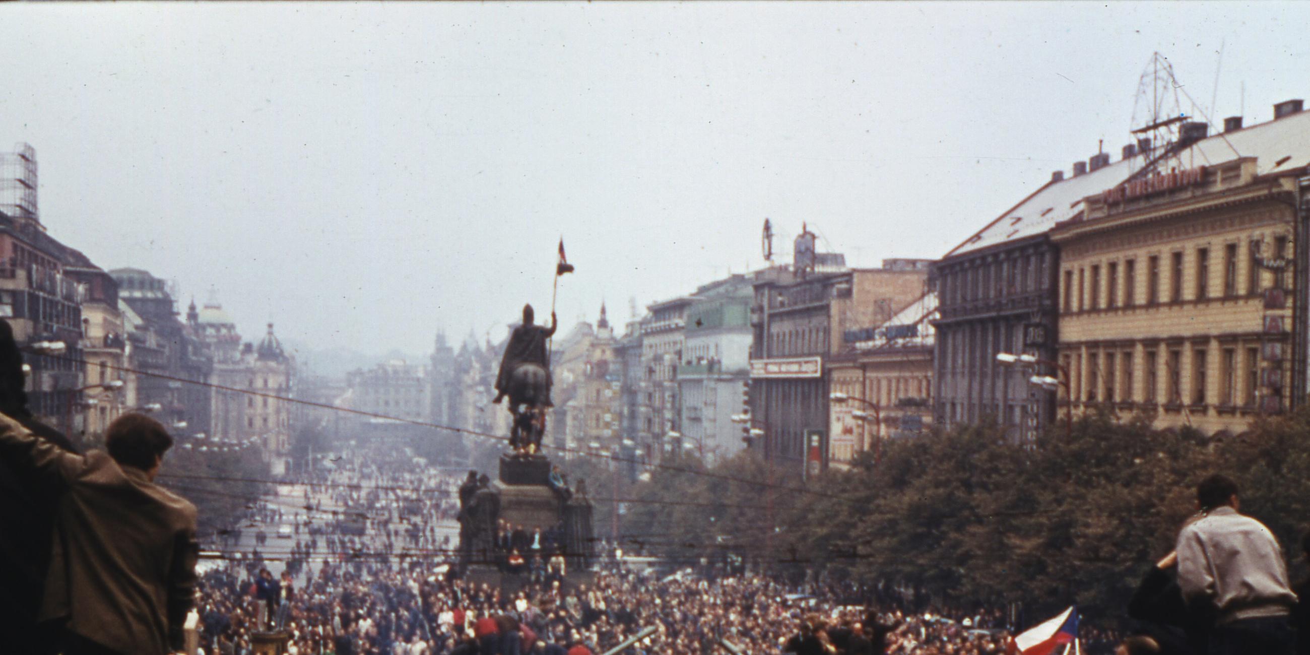 20. August: Der Prager Frühling wird gewaltsam beendet. Truppen des Warschauer Pakts beginnen mit der Besetzung der Tschechoslowakei. 