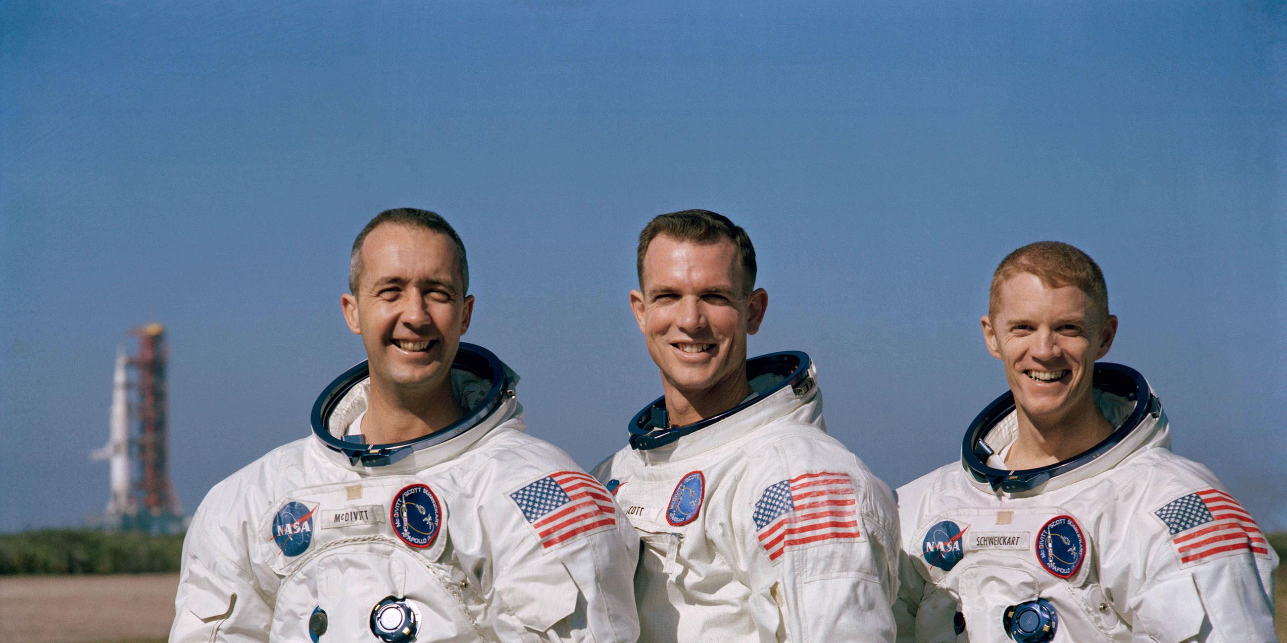 24. Dezember: "Apollo 8" umkreist den Mond. Die drei Astronauten an Bord sind die ersten Menschen, die den Himmelskörper umfliegen.