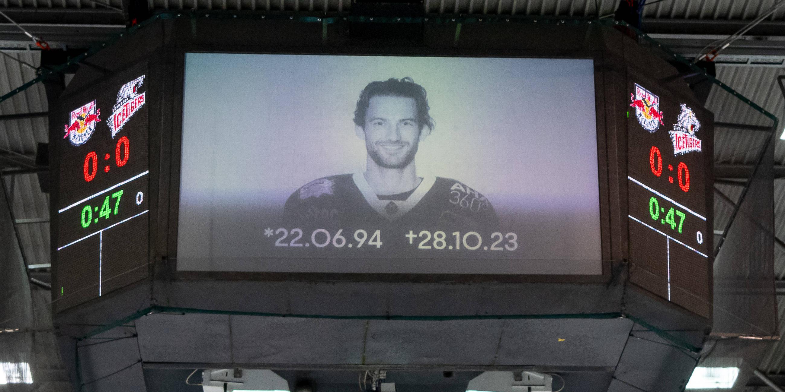 Zusammenprall bei Spiel EishockeyProfi stirbt bei Unfall ZDFheute