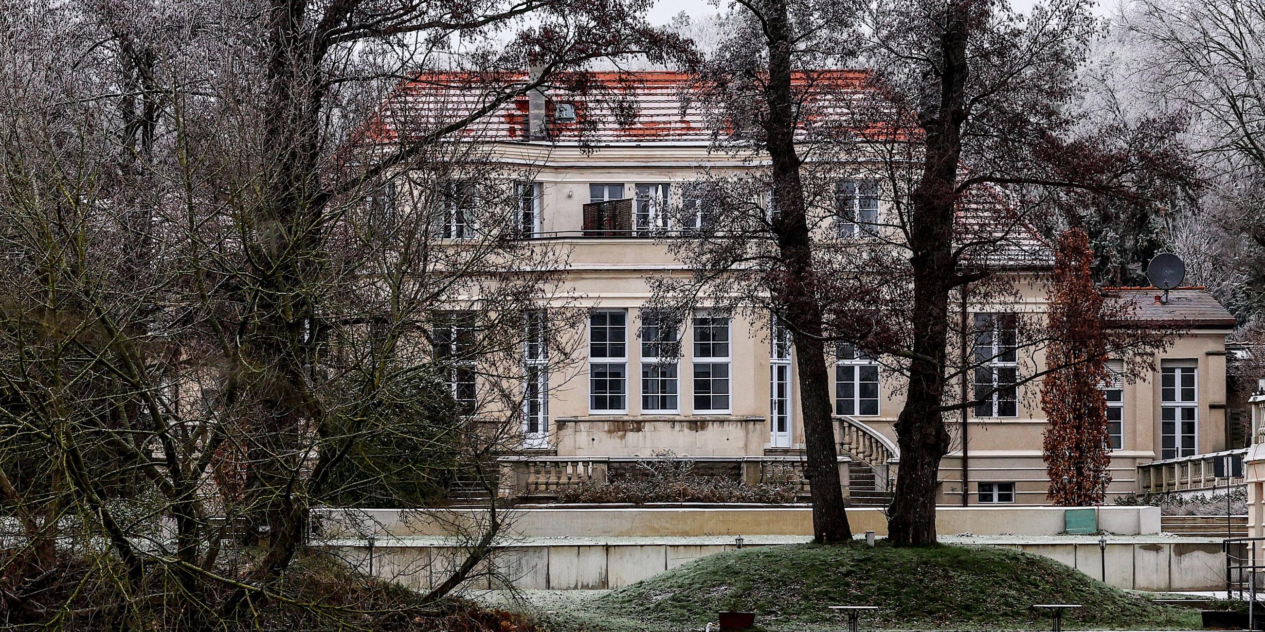 Blick auf ein Gästehaus in Potsdam, in dem AfD-Politiker an einem geheimen Treffen teilgenommen haben sollen, aufgenommen am 12.01.2024
