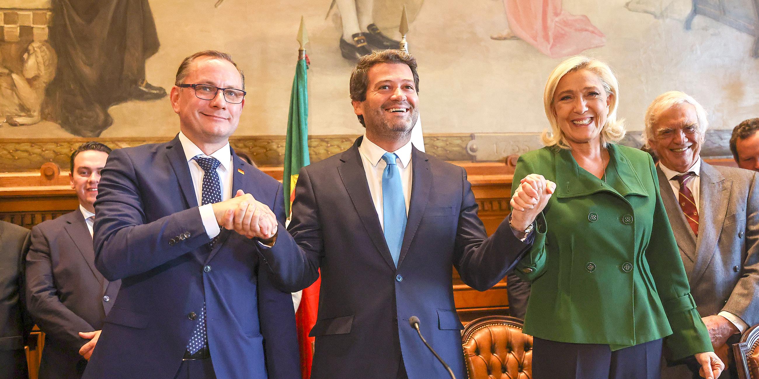 Tino Chrupalla, Andre Ventura und Marine Le Pen