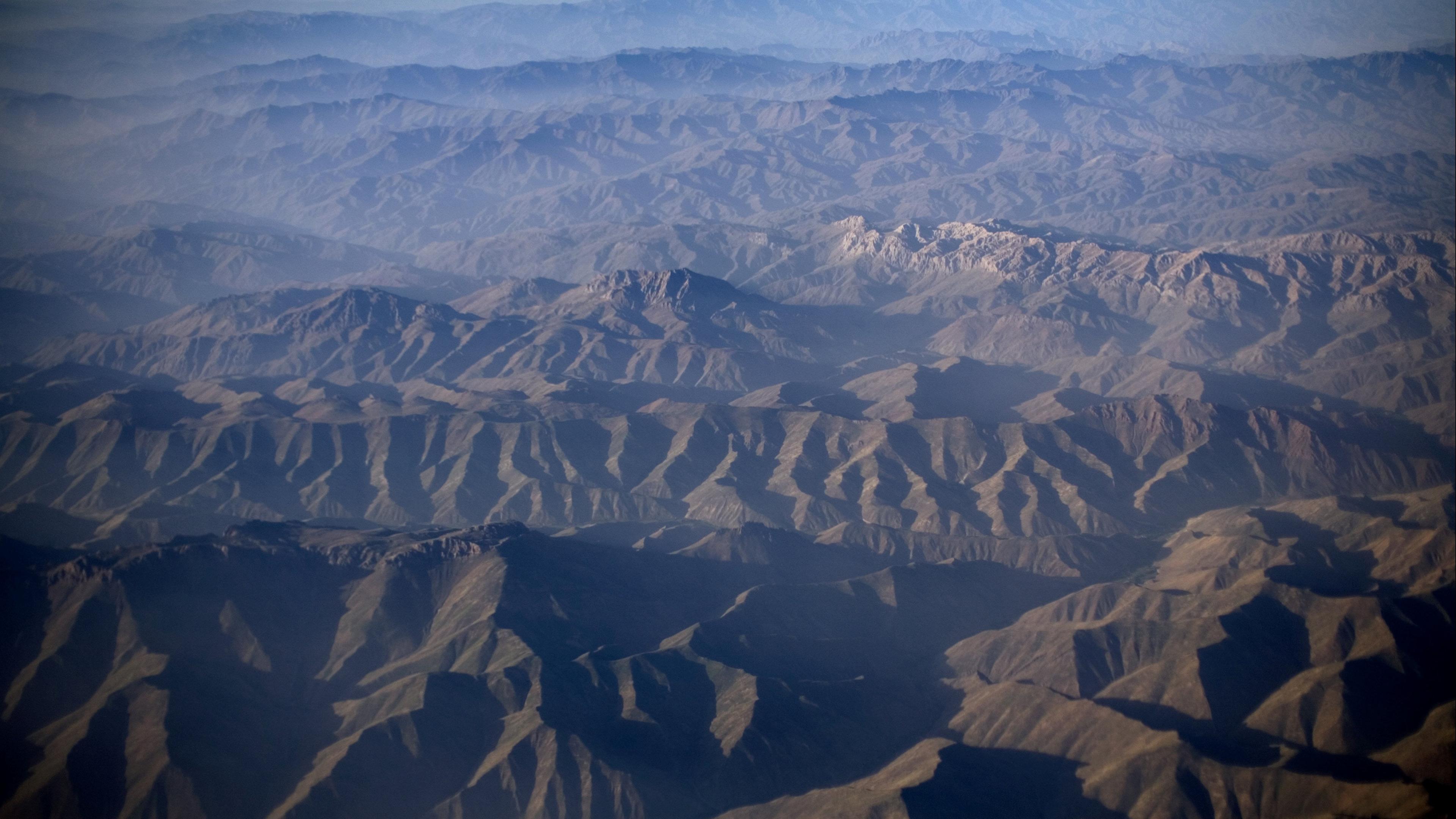 Afghanische Gebirgsketten aus dem Flugzeug aufgenommen.