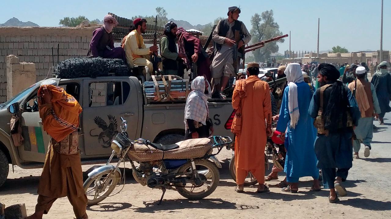 Truppen ziehen ab, Taliban rücken vor
