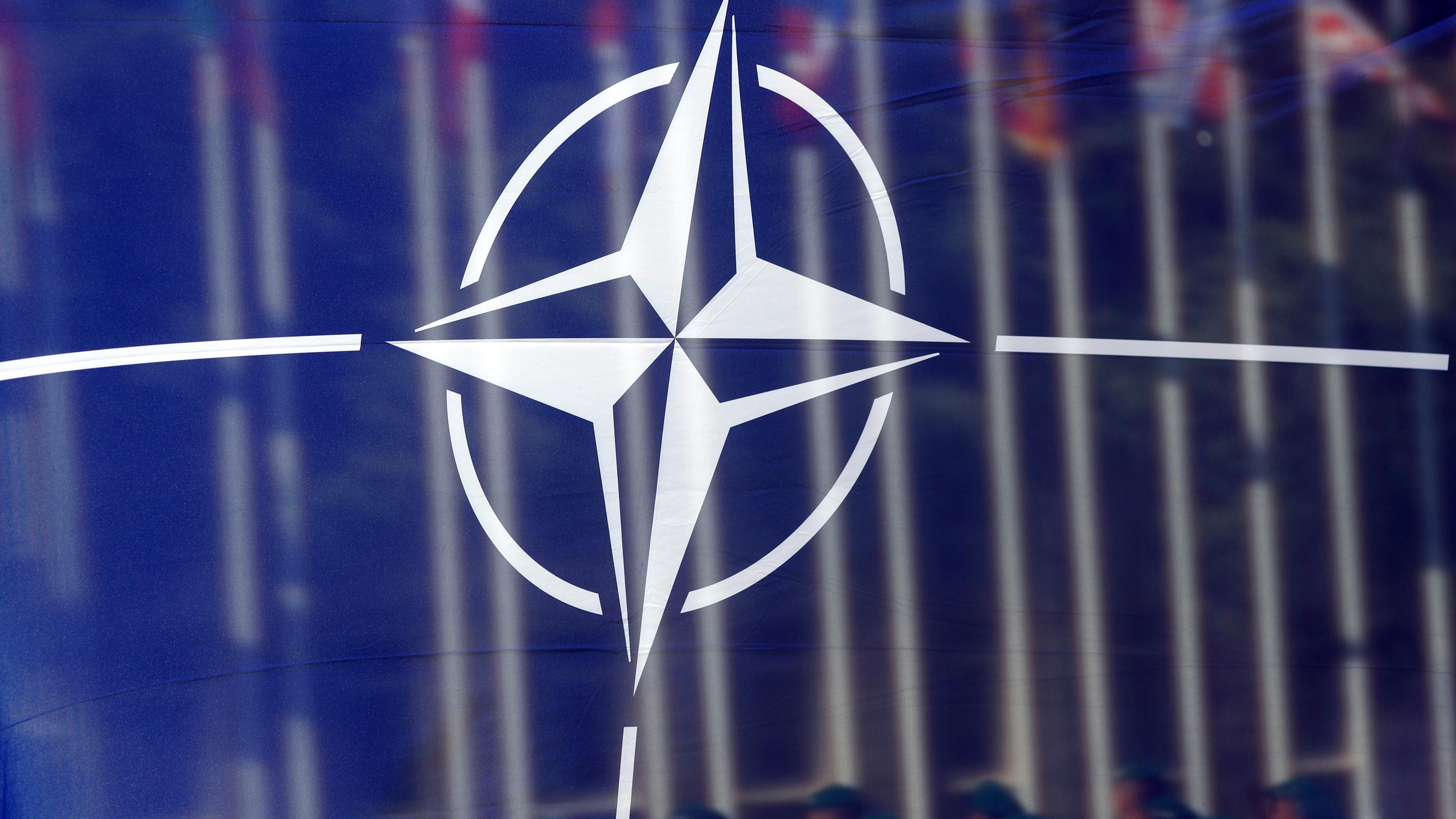 Nato-Flagge als Symbolbild