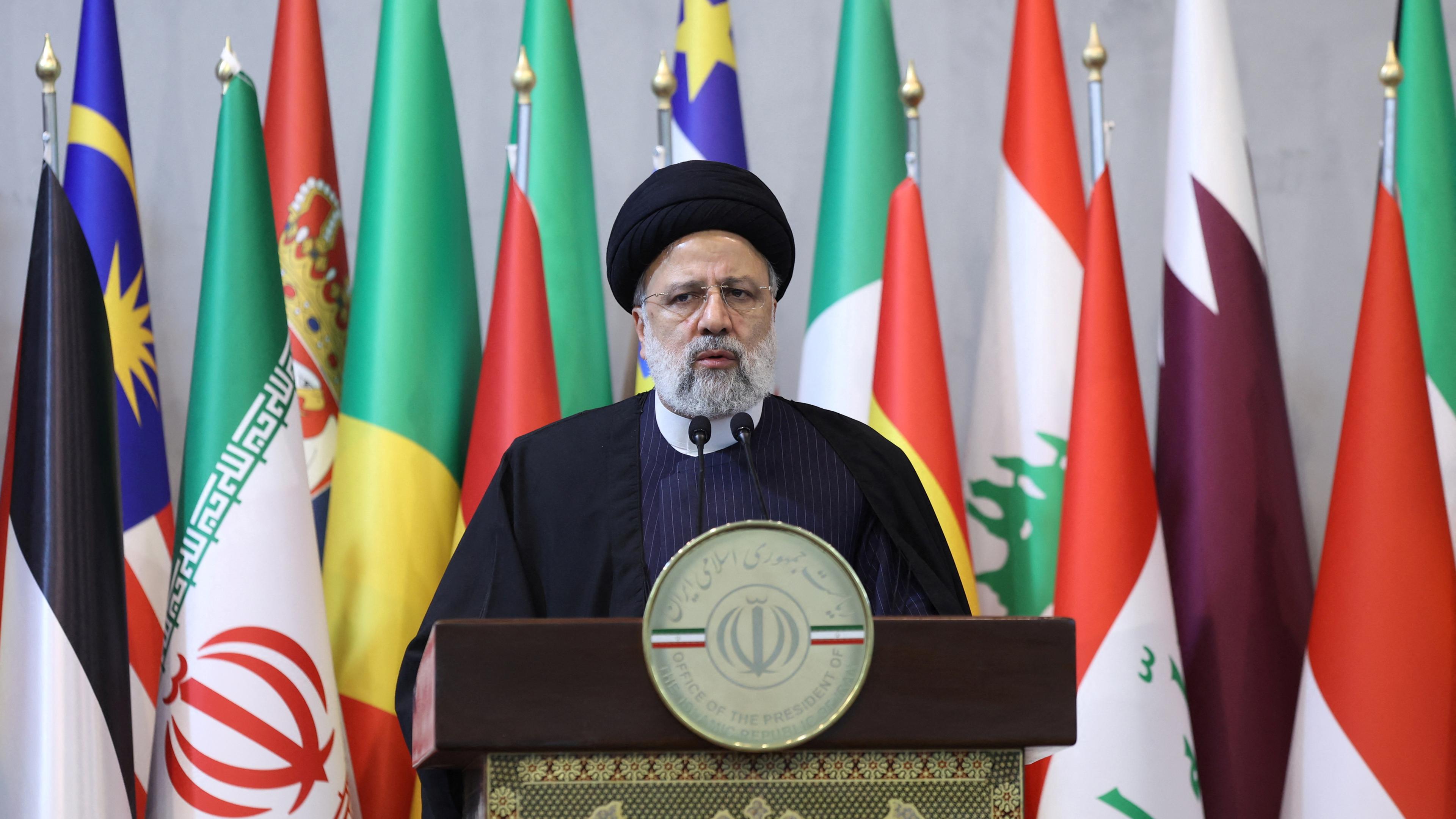 Irans Präsident Ebrahim Raisi bei einer internationalen Konferenz am 23. Dezember 2023.