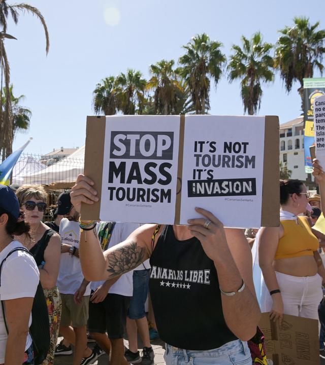 Hundreds Protest Over-Tourism - Tenerife