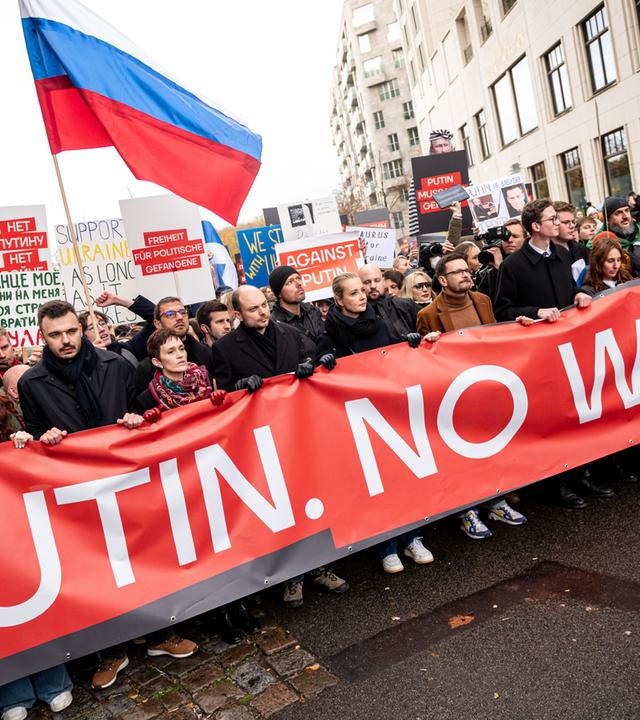 Antikriegsdemonstration der russischen Opposition in Berlin