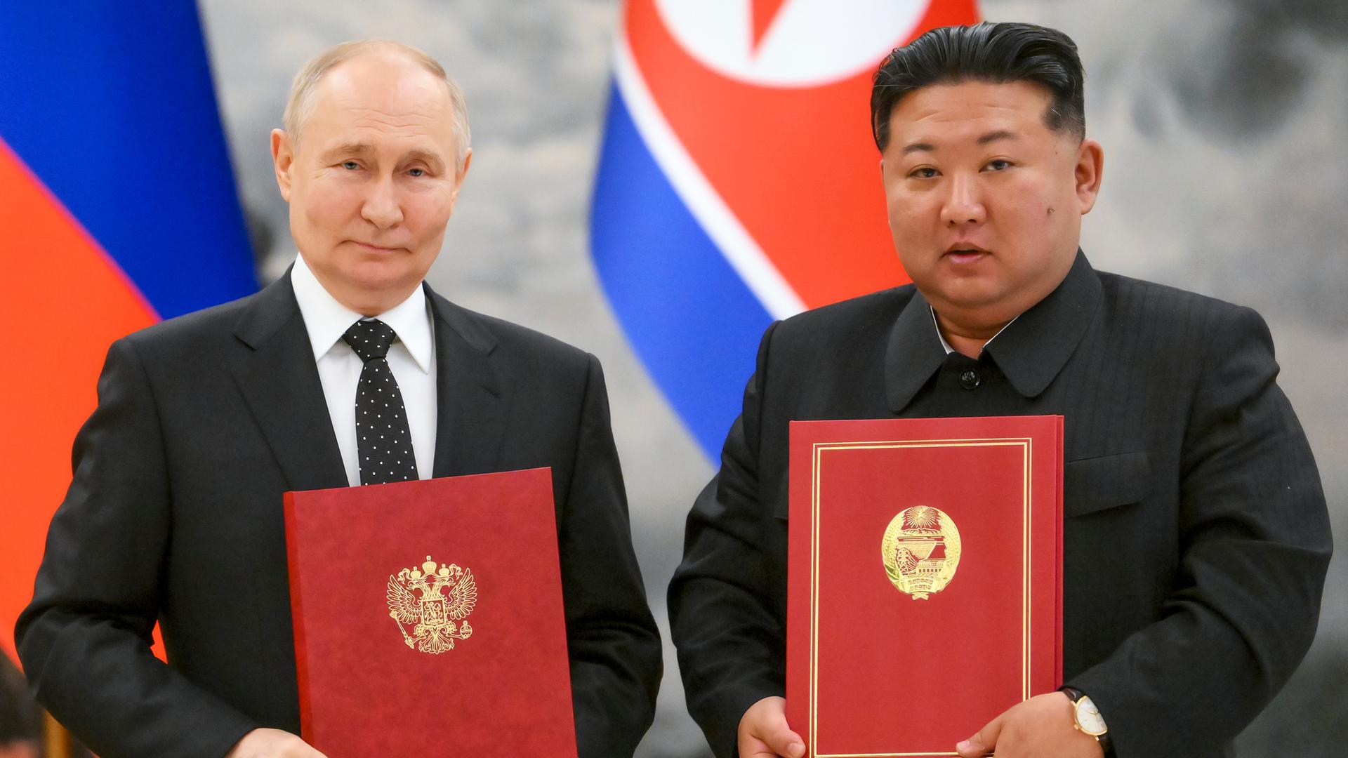 Wladimir Putin und Kim Jong Un bei Unterzeichnungszeremonie - 2024