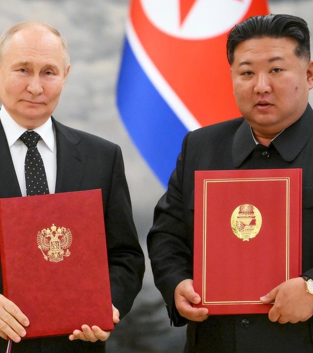Wladimir Putin und Kim Jong Un bei Unterzeichnungszeremonie - 2024