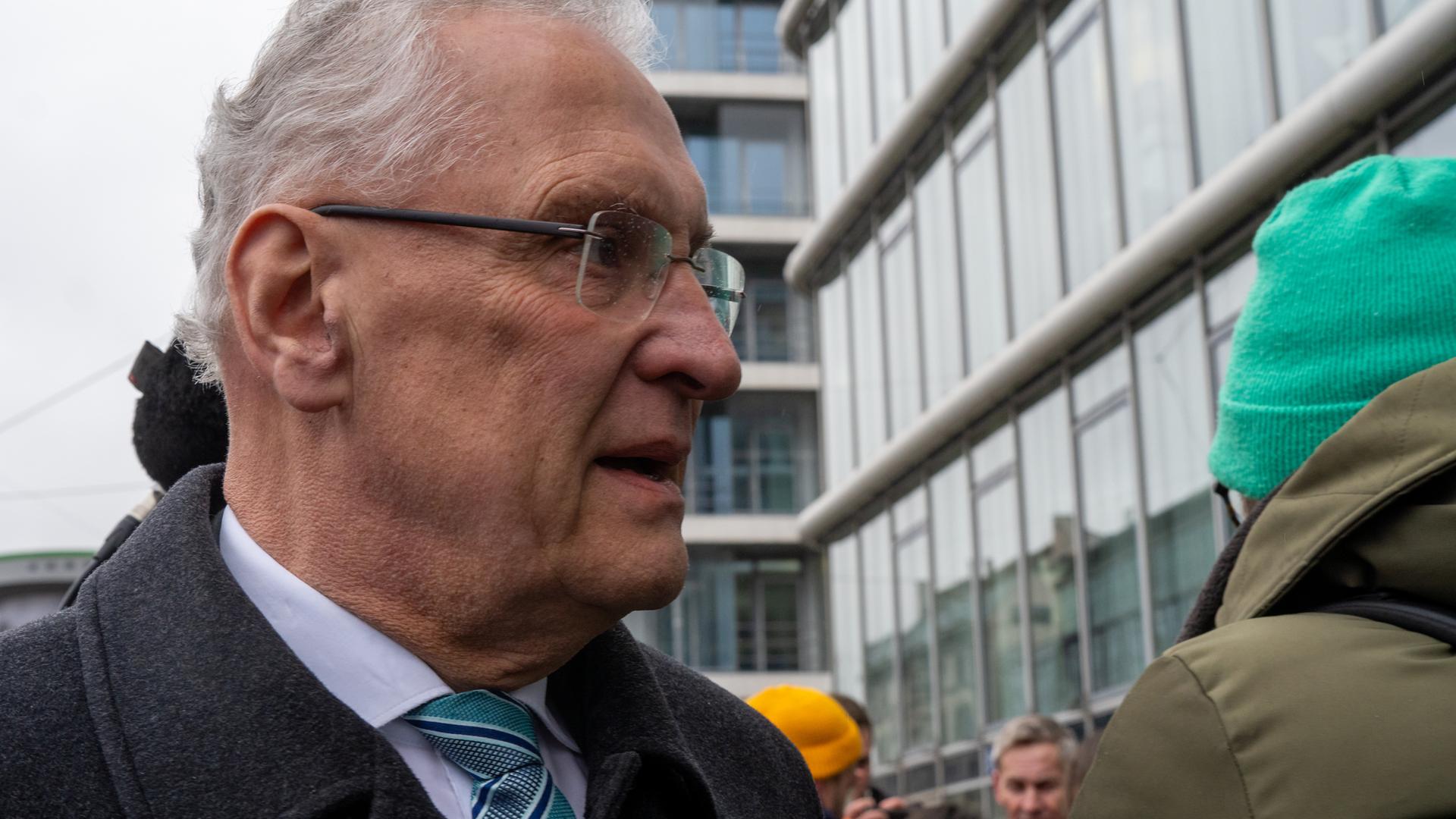 Auto fährt in Verdi-Demo in München - viele Verletzte