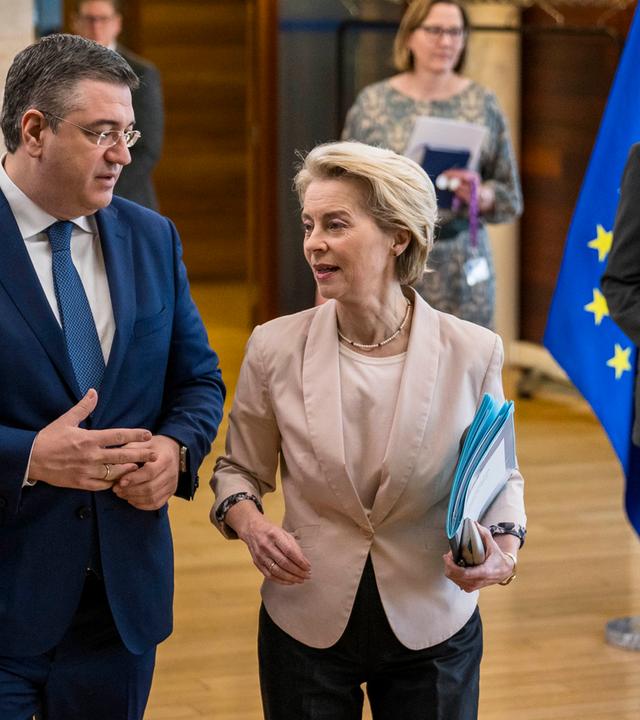 Ursula von der Leyen und die EU-Kommision diskutieren den "Clean Industrial Deal"