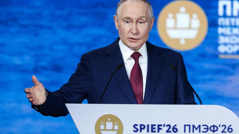 2026 St Petersburg International Economic Forum: Präsident Putin auf einer Plenarsitzung