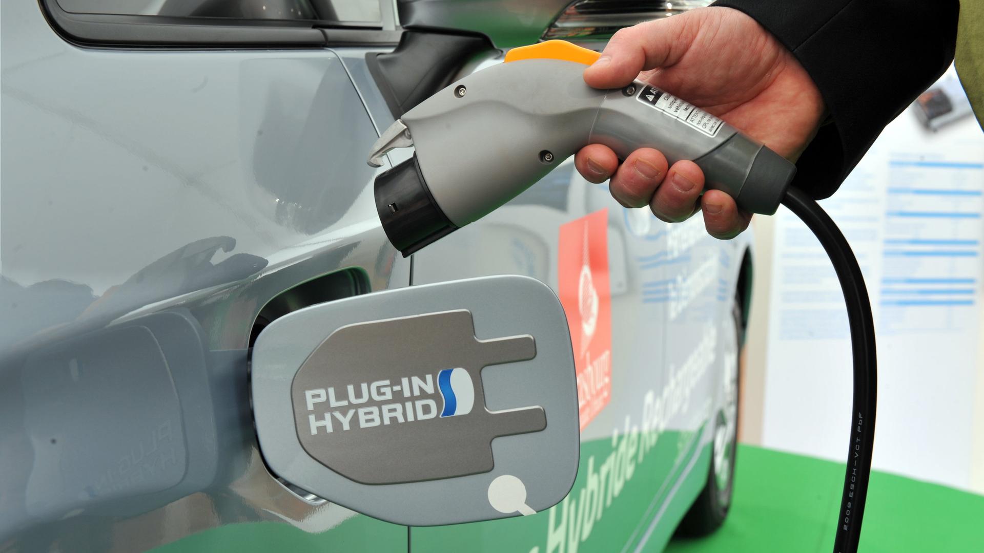 elektroauto an einer ladestation