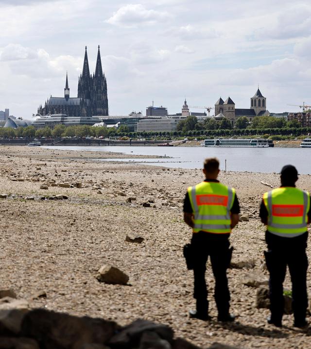 Weltkriegsbombe bei Niedrigwasser im Rhein