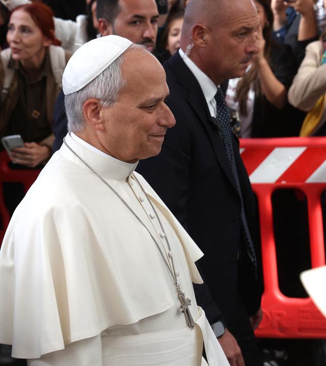 Papst Leo XIV. wird ins Gemelli-Krankenhaus eingeliefert