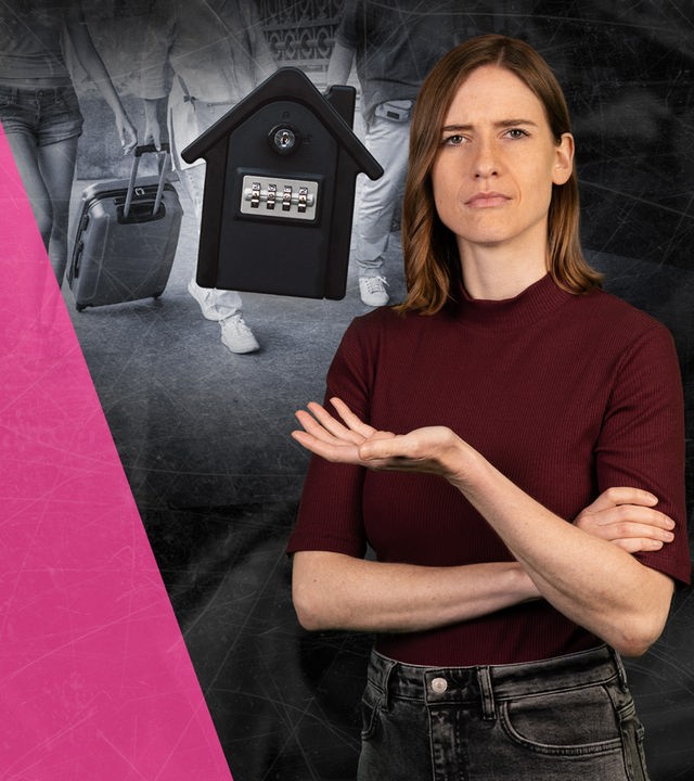 WISO-Reporterin Karen Grass, im Hintergrund schwarzes Häuschen mit einem Zahlenkombinationsschloss
