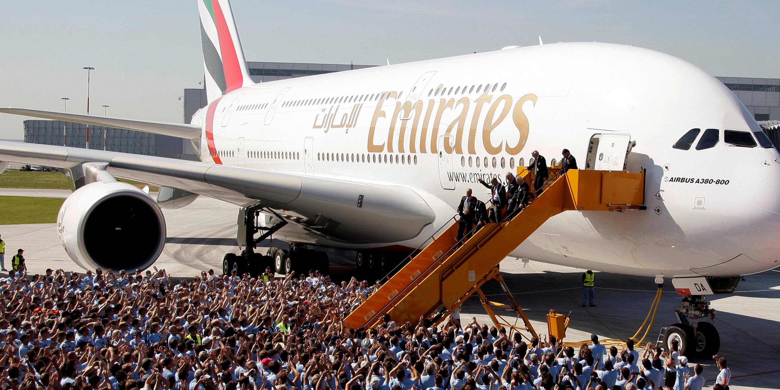 Archiv: Übergabe eines neuen Airbus A380 für die Fluggesellschaft Emirates.