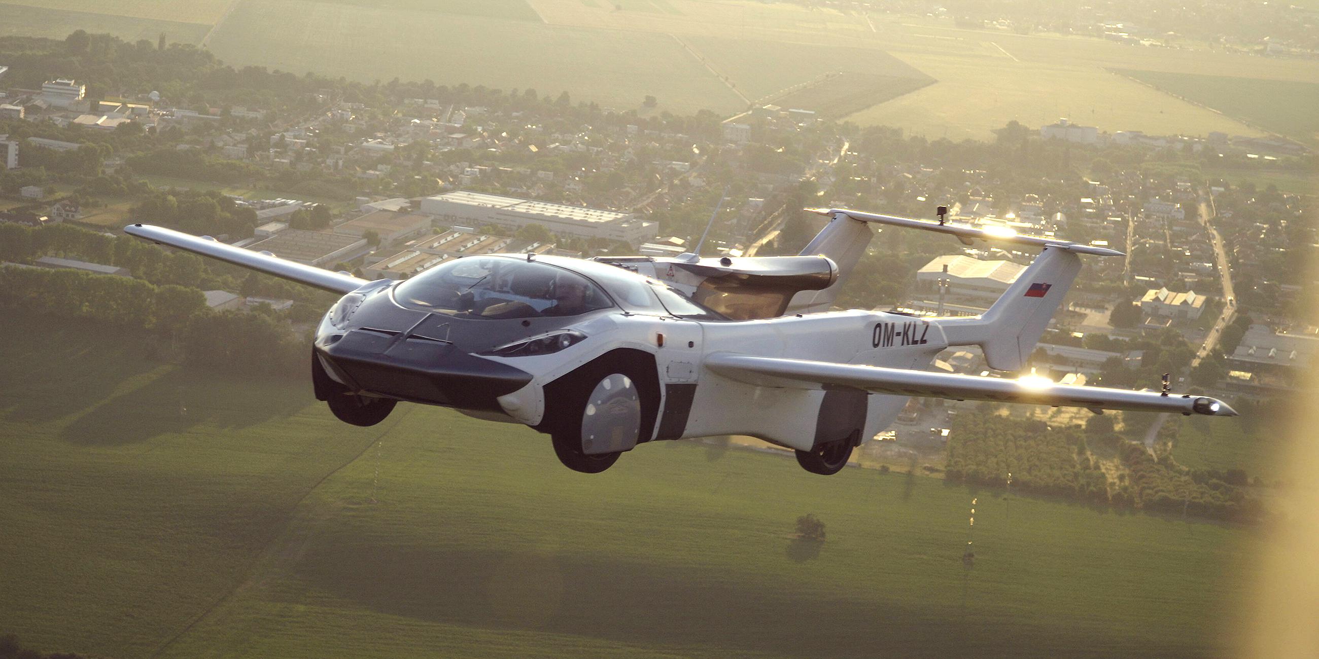 AirCar, ein duales Auto-Flugzeug-Fahrzeug, aufgenommen am 30.06.2021