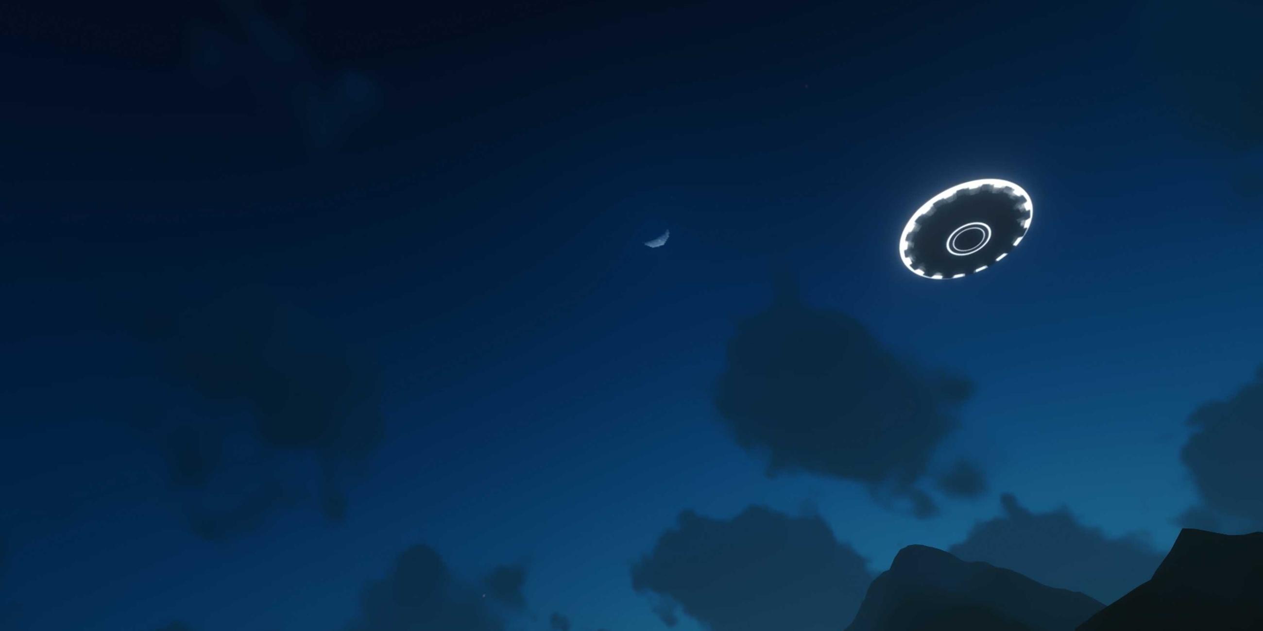  Im Dunkeln ist eine fliegende Untertasse zu sehen, die leuchtet. Im Hintergrund ist der Sichelmond zu sehen.