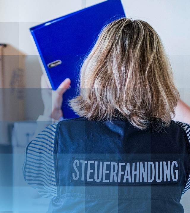 Die ehemalige Cum-Ex-Chefermittlerin Anne Brorhilker zugeschaltet ins Studio vor 