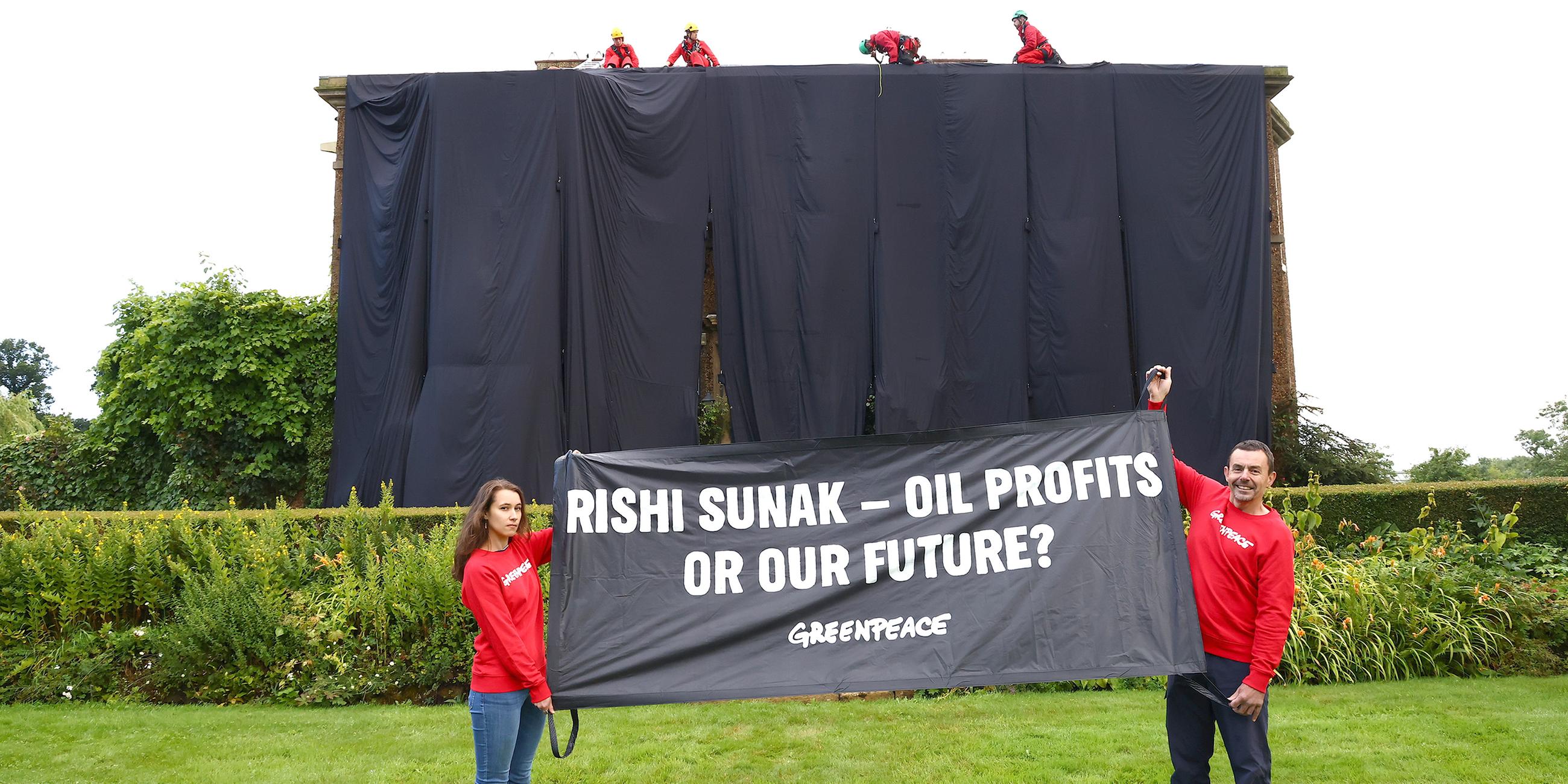 Klimaaktivisten verhüllen das Wohnhaus von Rishi Sunak