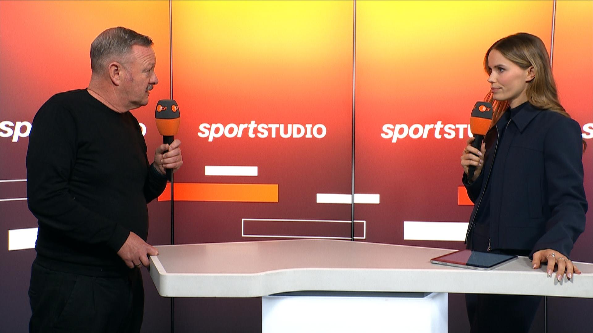 Gladbachs Geschäftsführer Roland Virkus im Ministudio des aktuellen Sportstudios.
