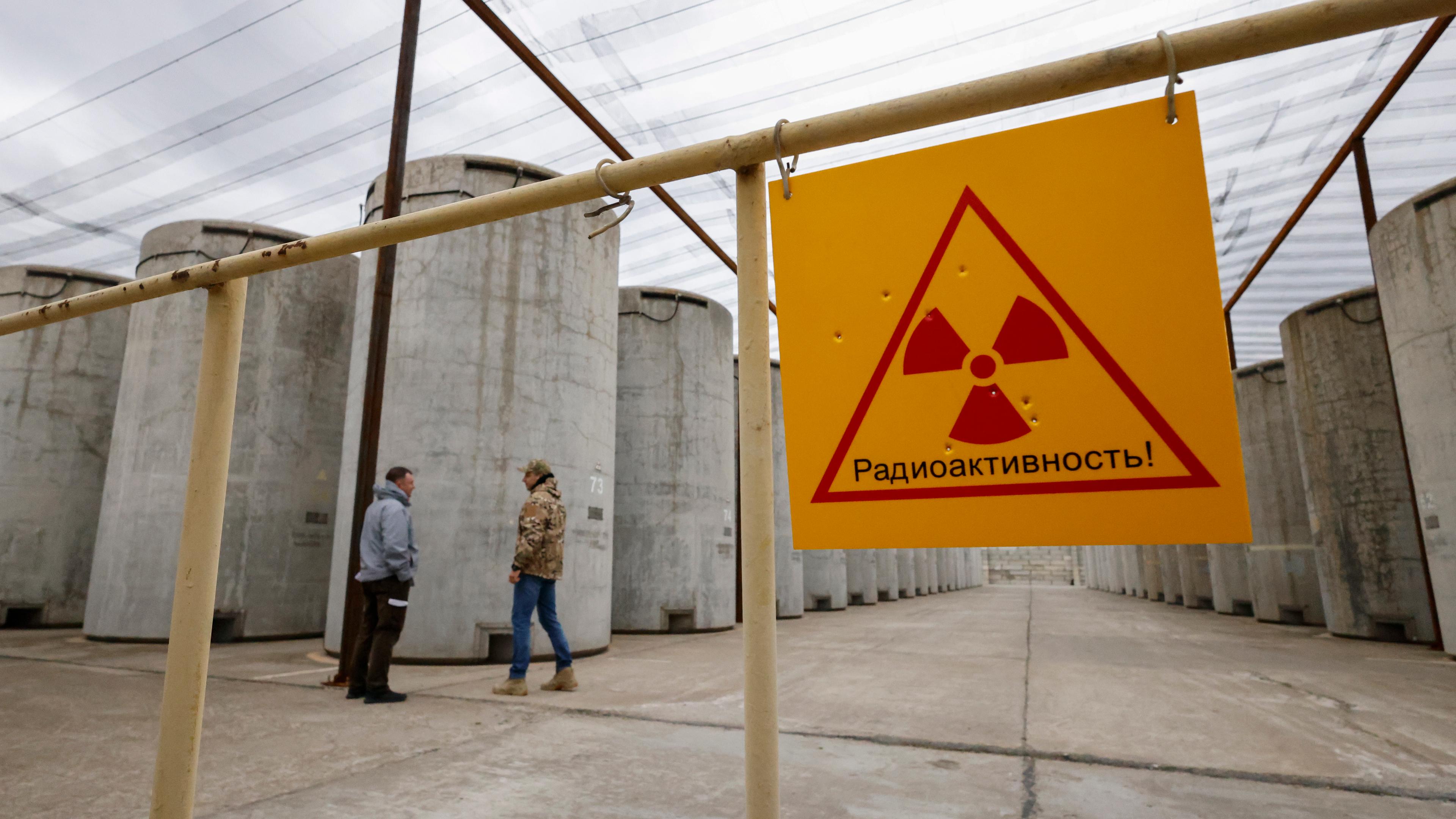 Das Tor zum Kernkraftwerk Saporischschja in der Ukraine