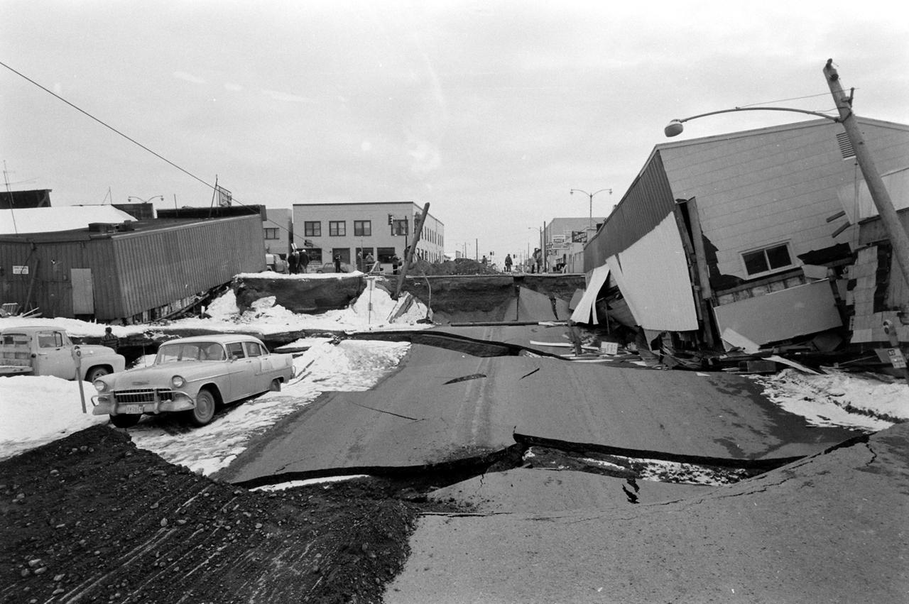 Großes Alaska-Erdbeben und Tsunami am Karfreitag in Alaska, 27. März 1964