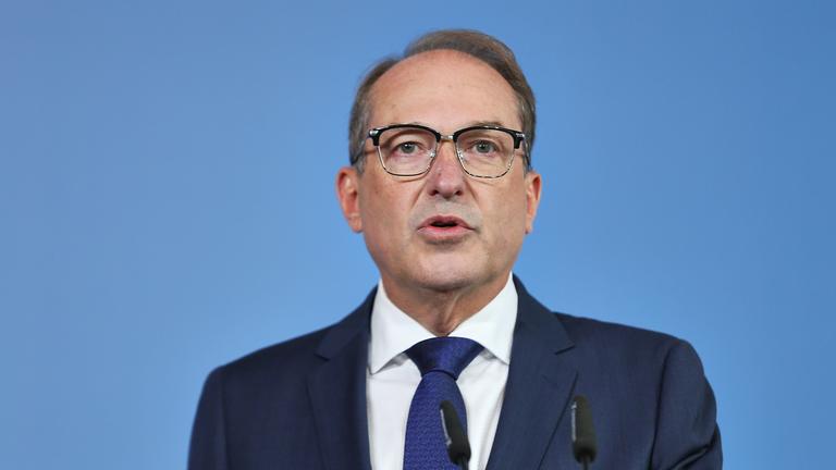 Bundesinnenministerium: Statement von Innenminister und Aussenminister zu Drohnen-Anschlag in Leipzig: Bundesminister des Innern Alexander Dobrindt (CSU)