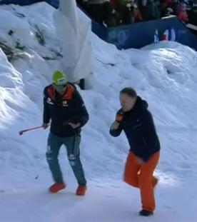 Moderator Alexander Ruda beim Anstieg in Kontiolahti.