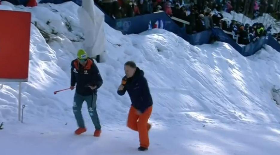 Moderator Alexander Ruda beim Anstieg in Kontiolahti.