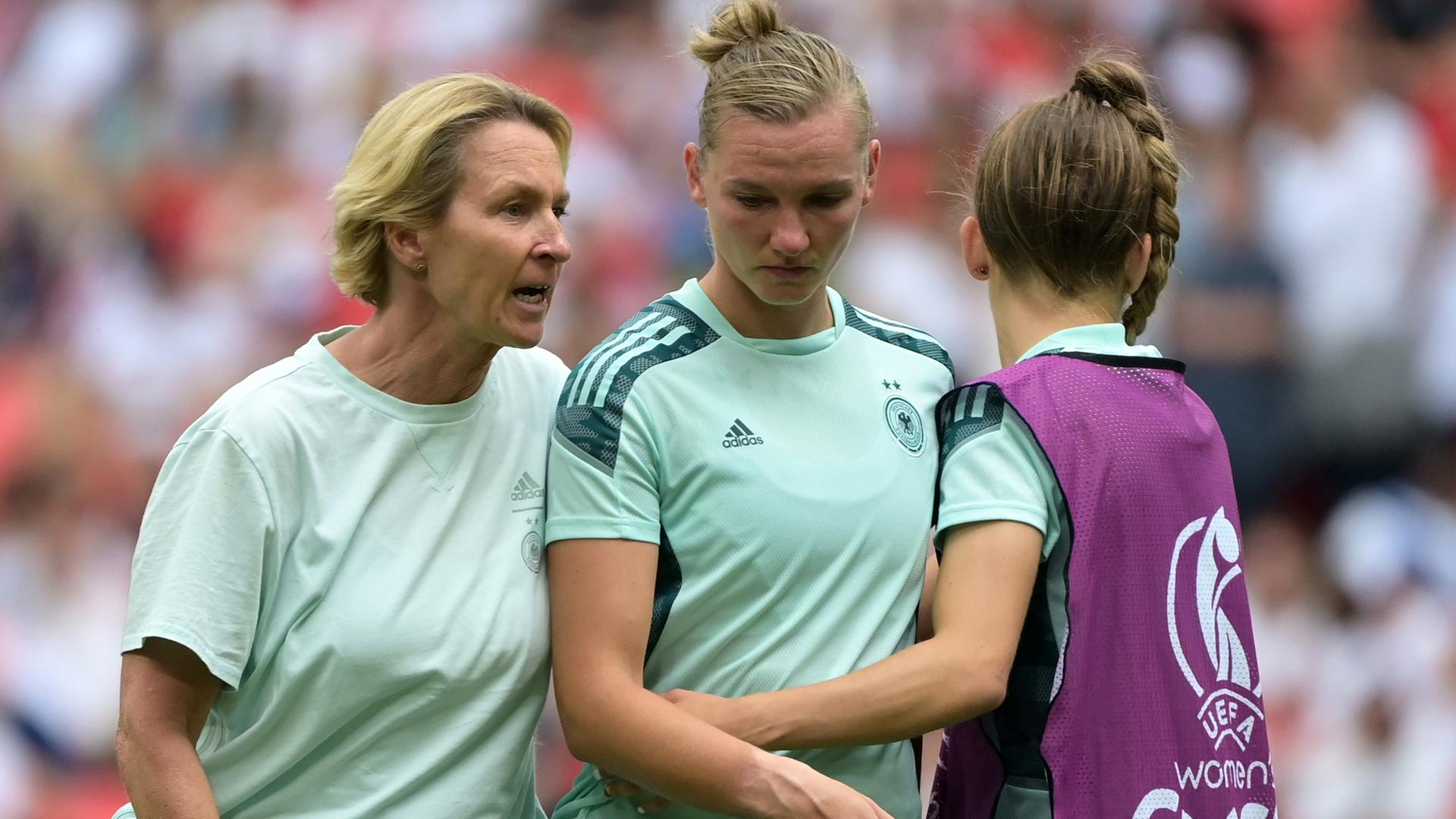 Fußball-EM der Frauen 2022 - Deutschland im Finale ohne Popp