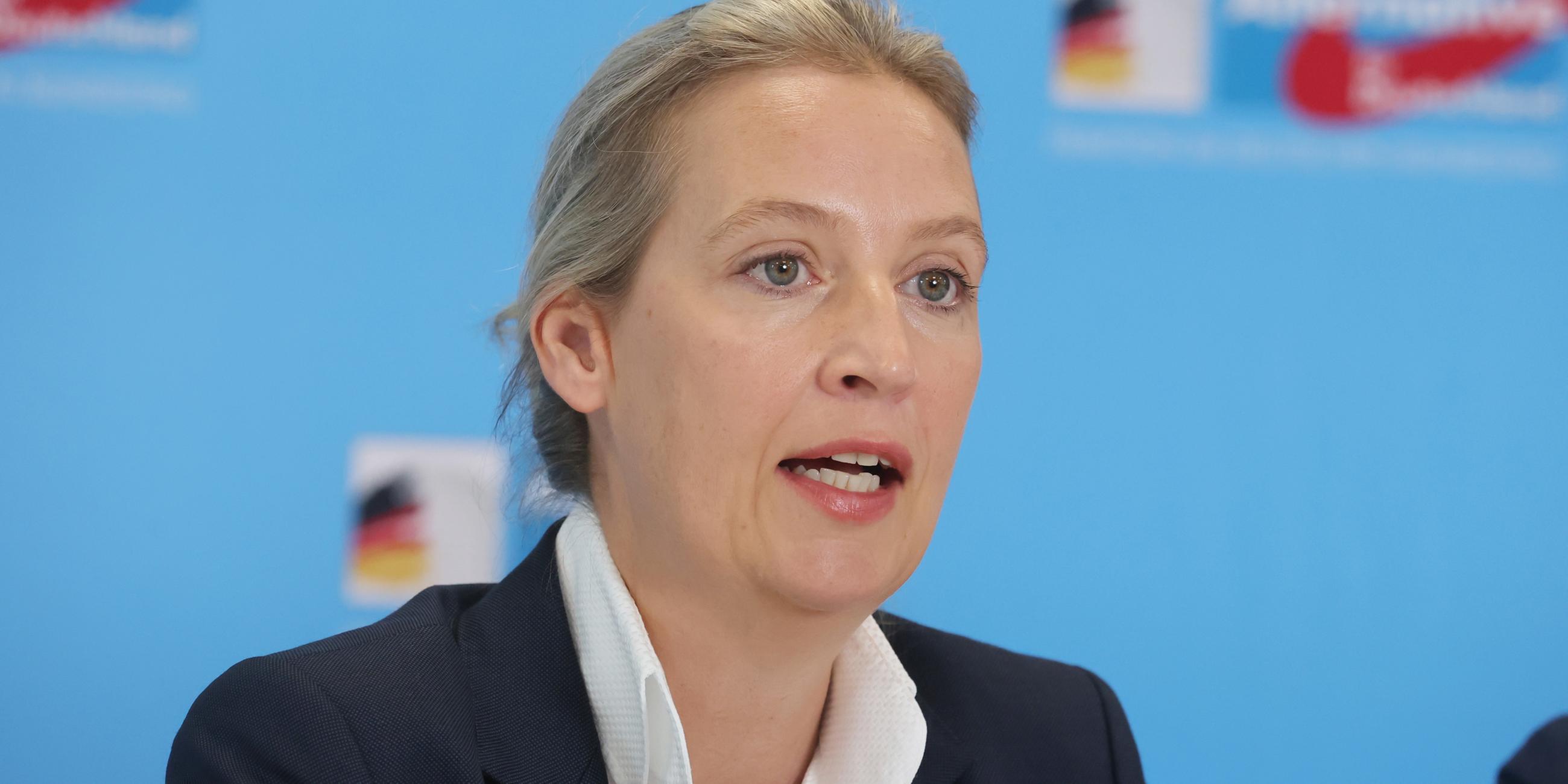 Alice Weidel spricht am 01.09.2023 auf einer Pressekonferenz in Oberhof.
