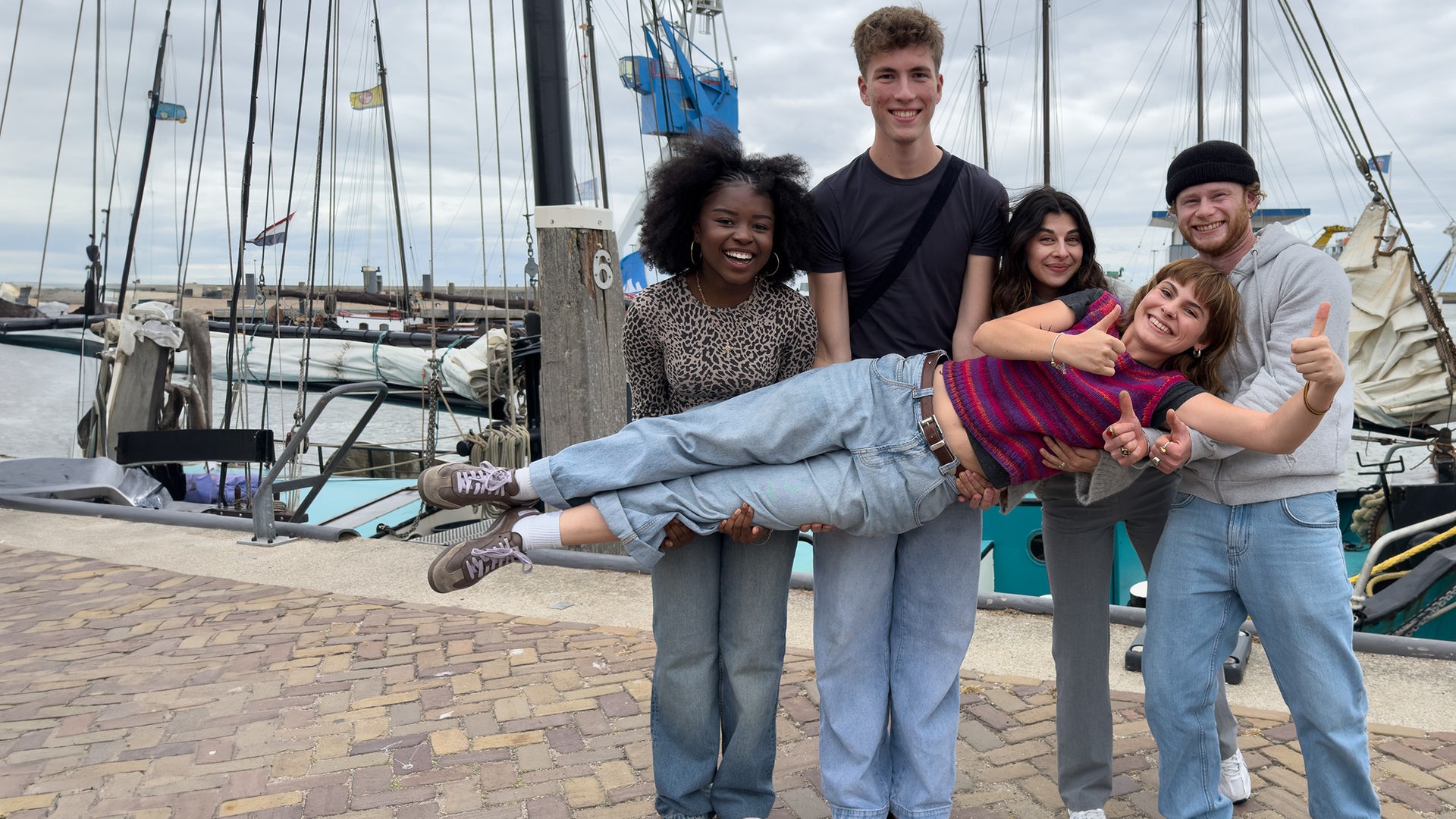 Jafait, Rouven, Ella, Angelina und Justus nehmen Abschied vom Segelschiff