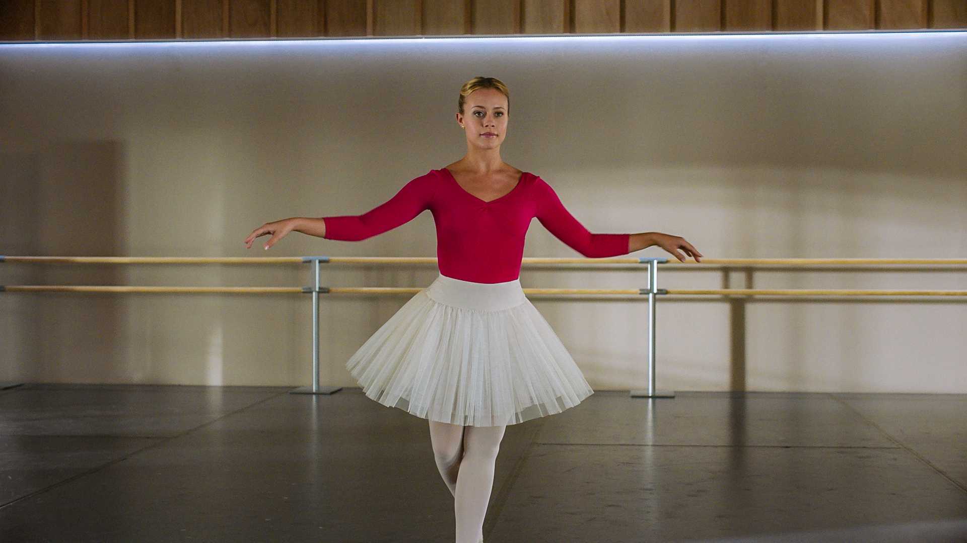 Auf Lena lastet viel Druck. Sie muss die Ballettprüfung bestehen, sonst darf sie nicht an der Schule bleiben.