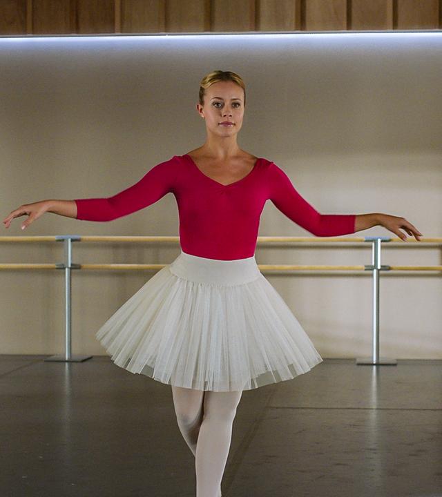 Auf Lena lastet viel Druck. Sie muss die Ballettprüfung bestehen, sonst darf sie nicht an der Schule bleiben.