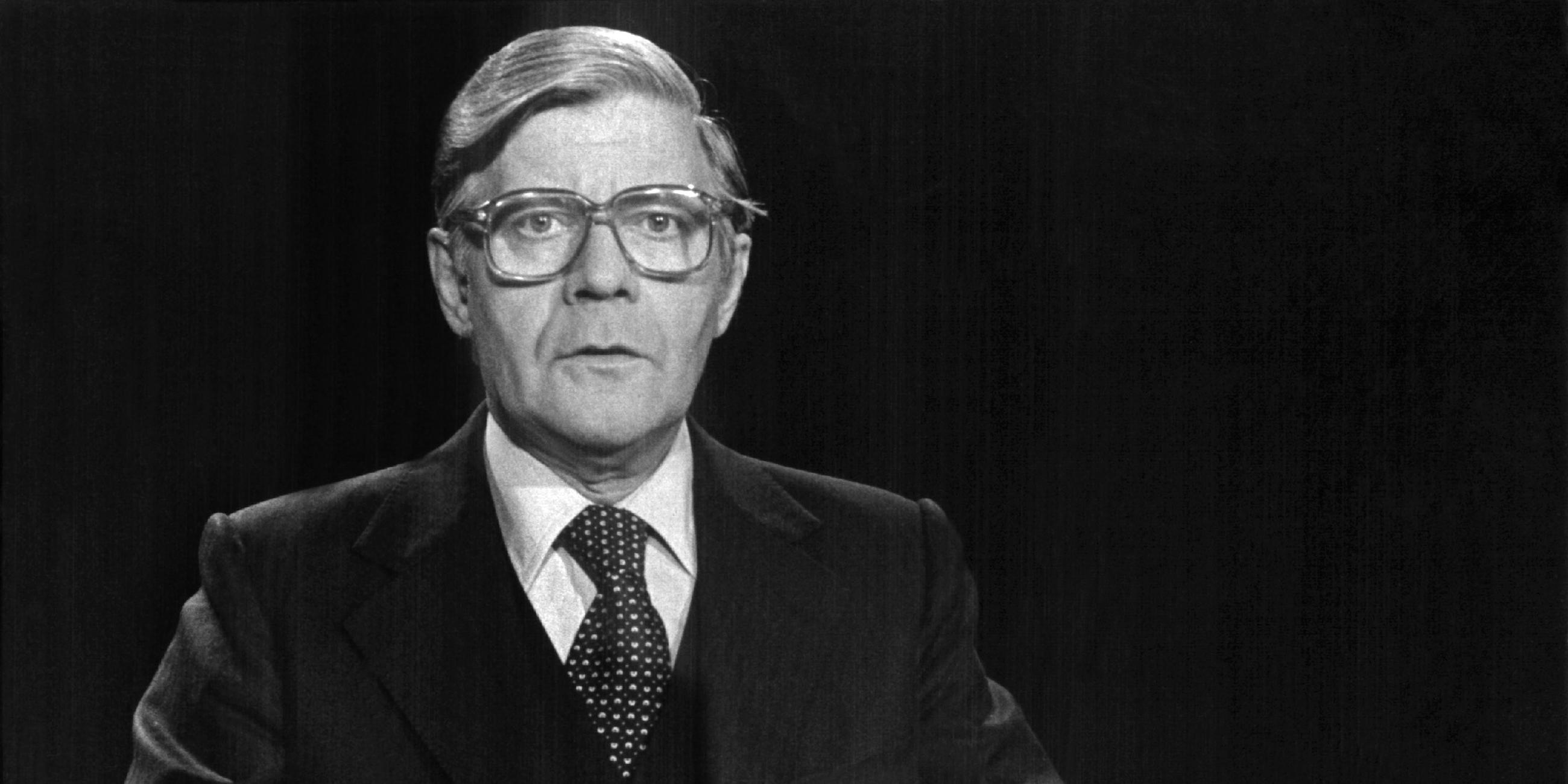 Kanzler Helmut Schmidt bei Fernsehansprache nach Schleyer-Tod 1977